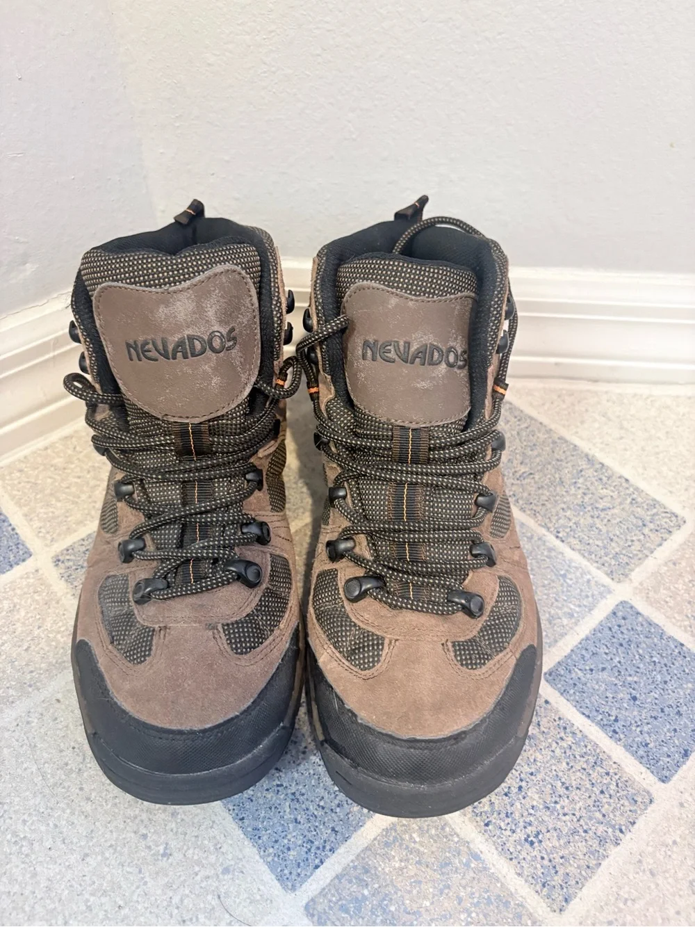 Nevados Men's Brown Suede Hiking Boots - Durable Trail Grip